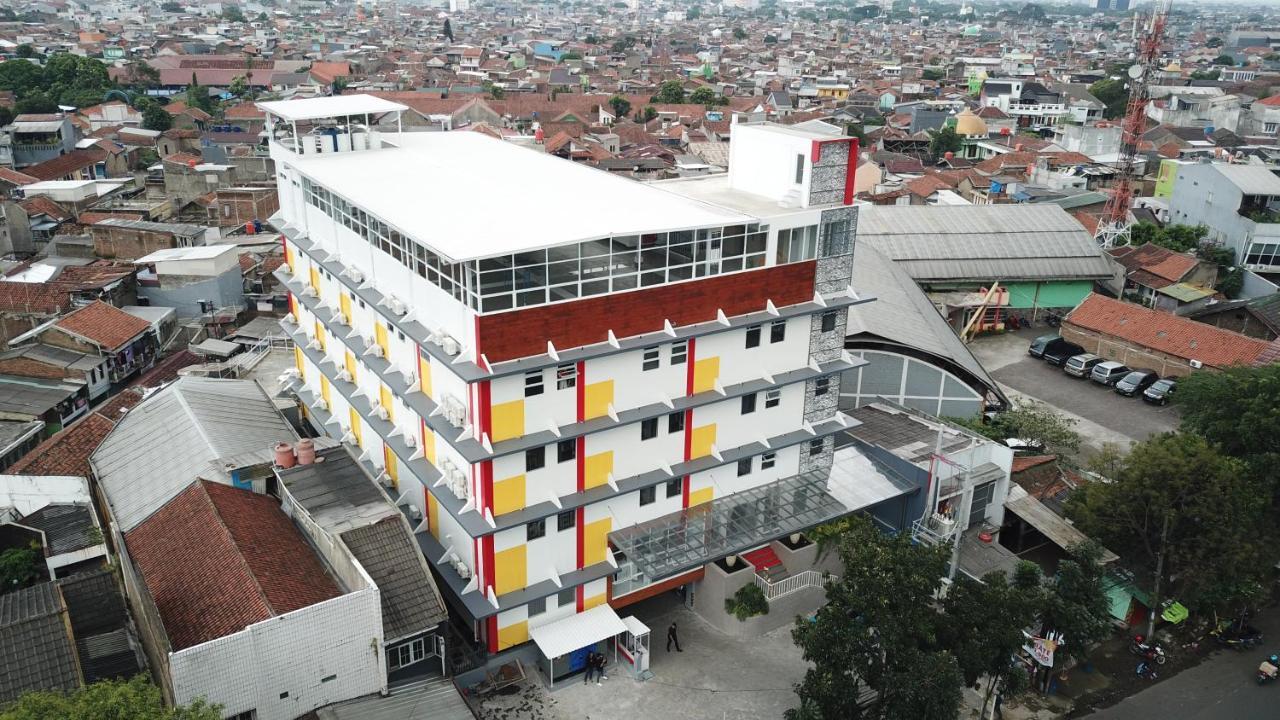 Front One Hotel Pasir Koja Bandung Exterior foto