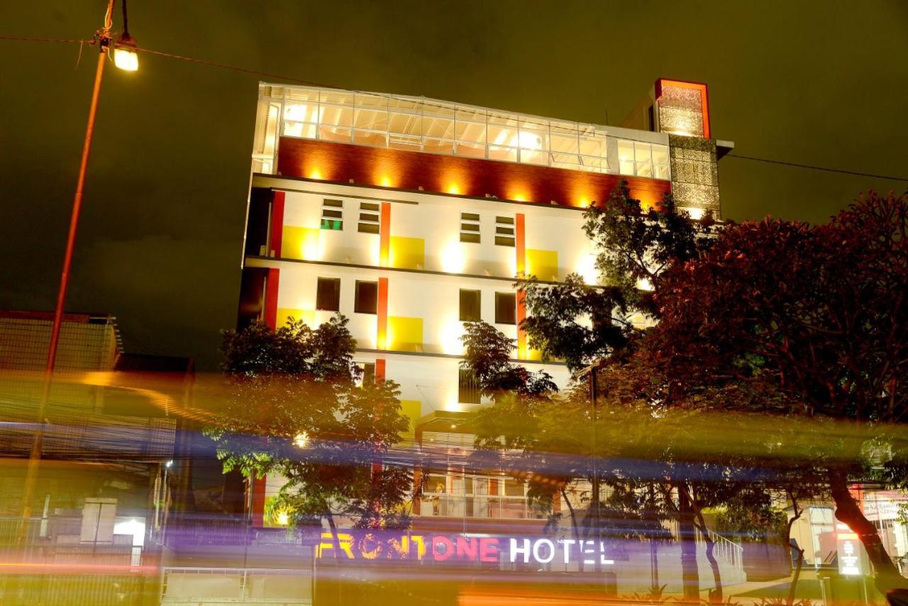 Front One Hotel Pasir Koja Bandung Exterior foto