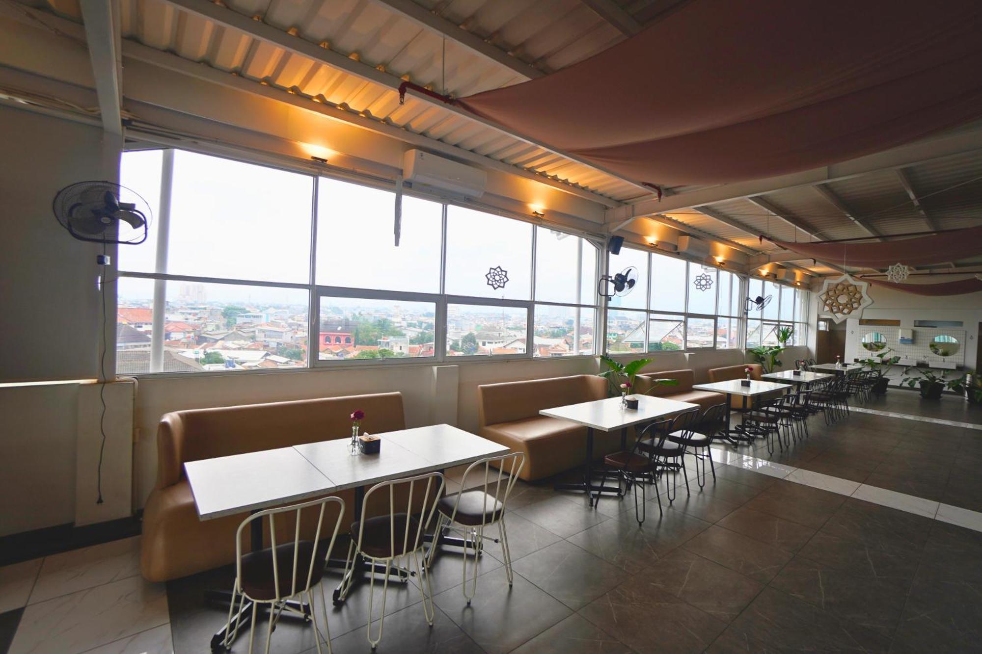 Front One Hotel Pasir Koja Bandung Exterior foto