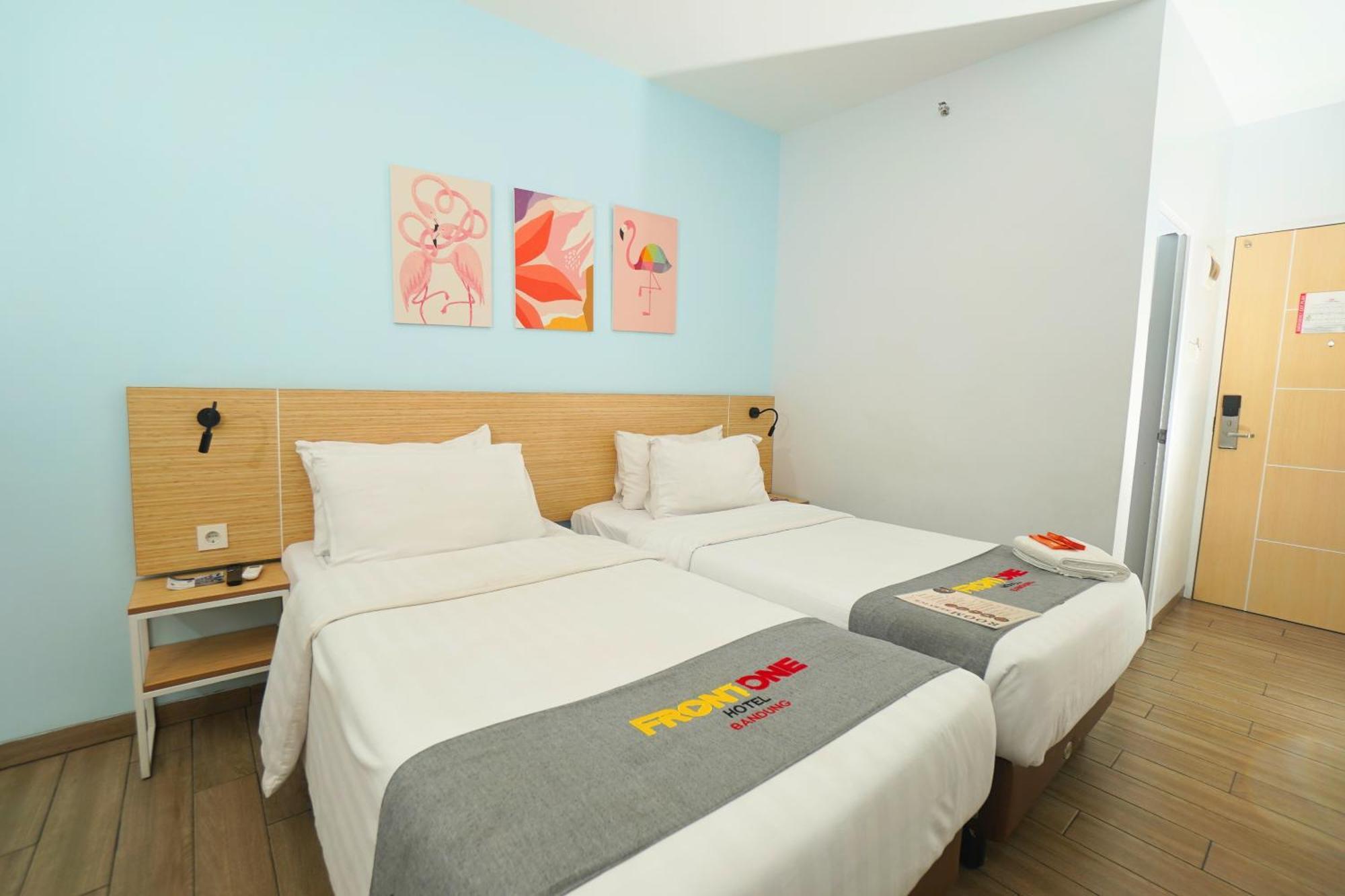 Front One Hotel Pasir Koja Bandung Exterior foto