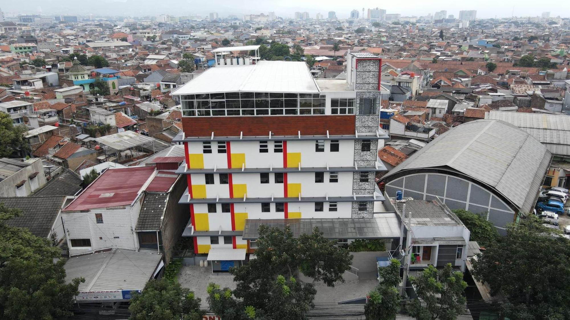 Front One Hotel Pasir Koja Bandung Exterior foto